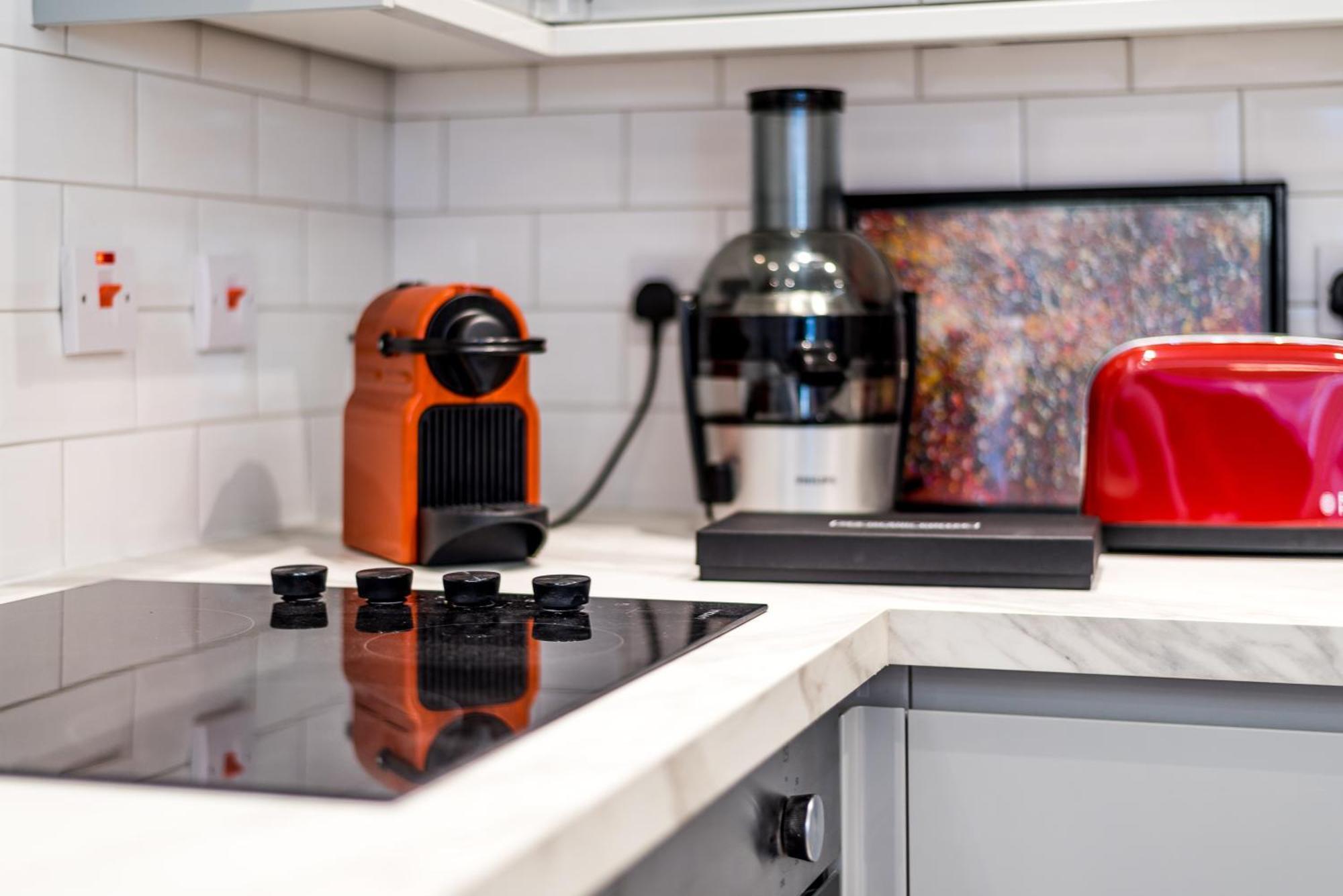 Casa Italia Near Kings Road In Chelsea With Wifi & Washing Machine Appartement Londen Buitenkant foto