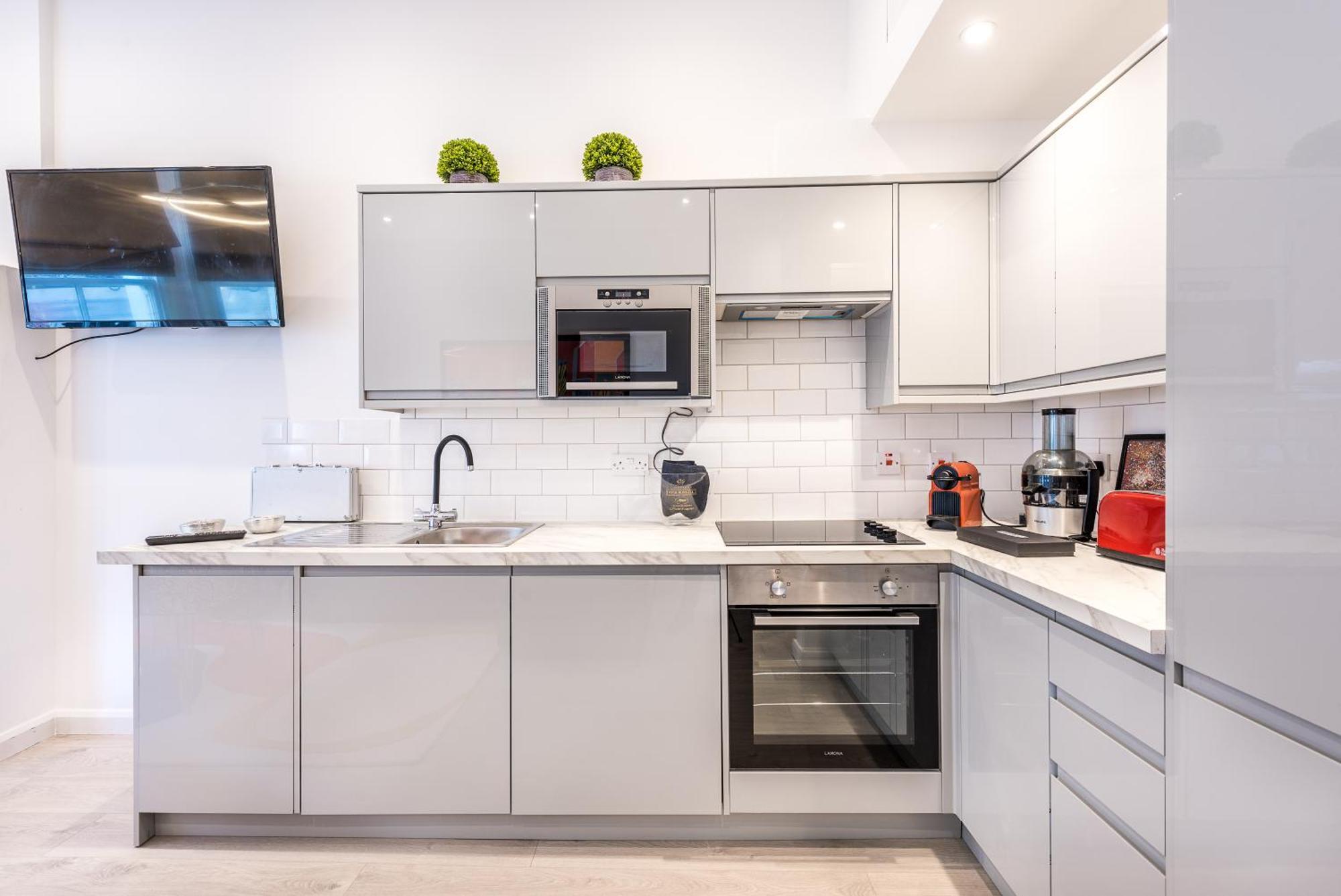 Casa Italia Near Kings Road In Chelsea With Wifi & Washing Machine Appartement Londen Buitenkant foto