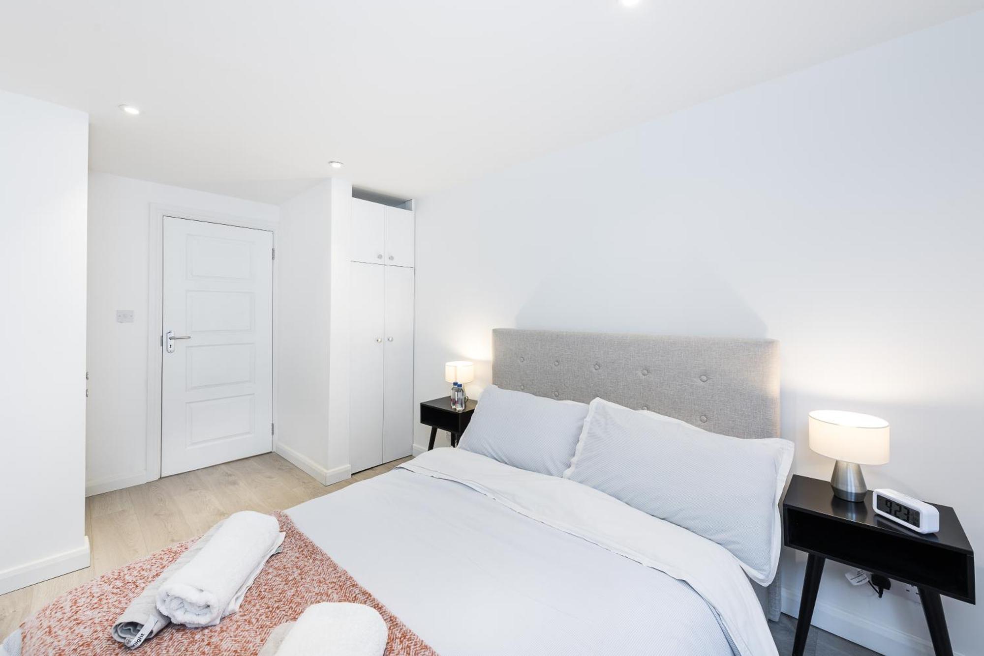 Casa Italia Near Kings Road In Chelsea With Wifi & Washing Machine Appartement Londen Buitenkant foto