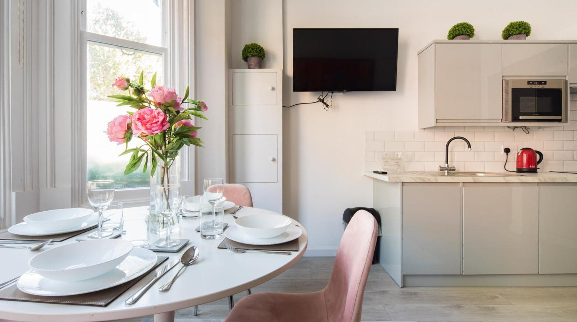 Casa Italia Near Kings Road In Chelsea With Wifi & Washing Machine Appartement Londen Buitenkant foto