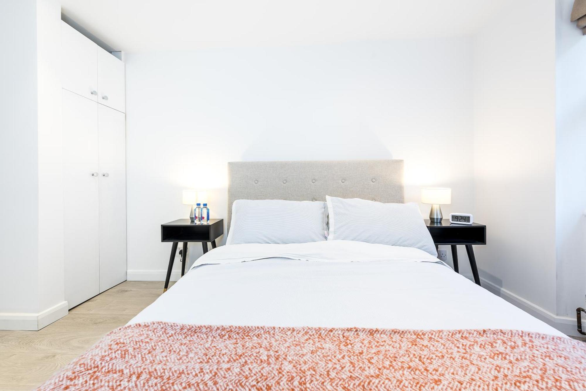 Casa Italia Near Kings Road In Chelsea With Wifi & Washing Machine Appartement Londen Buitenkant foto