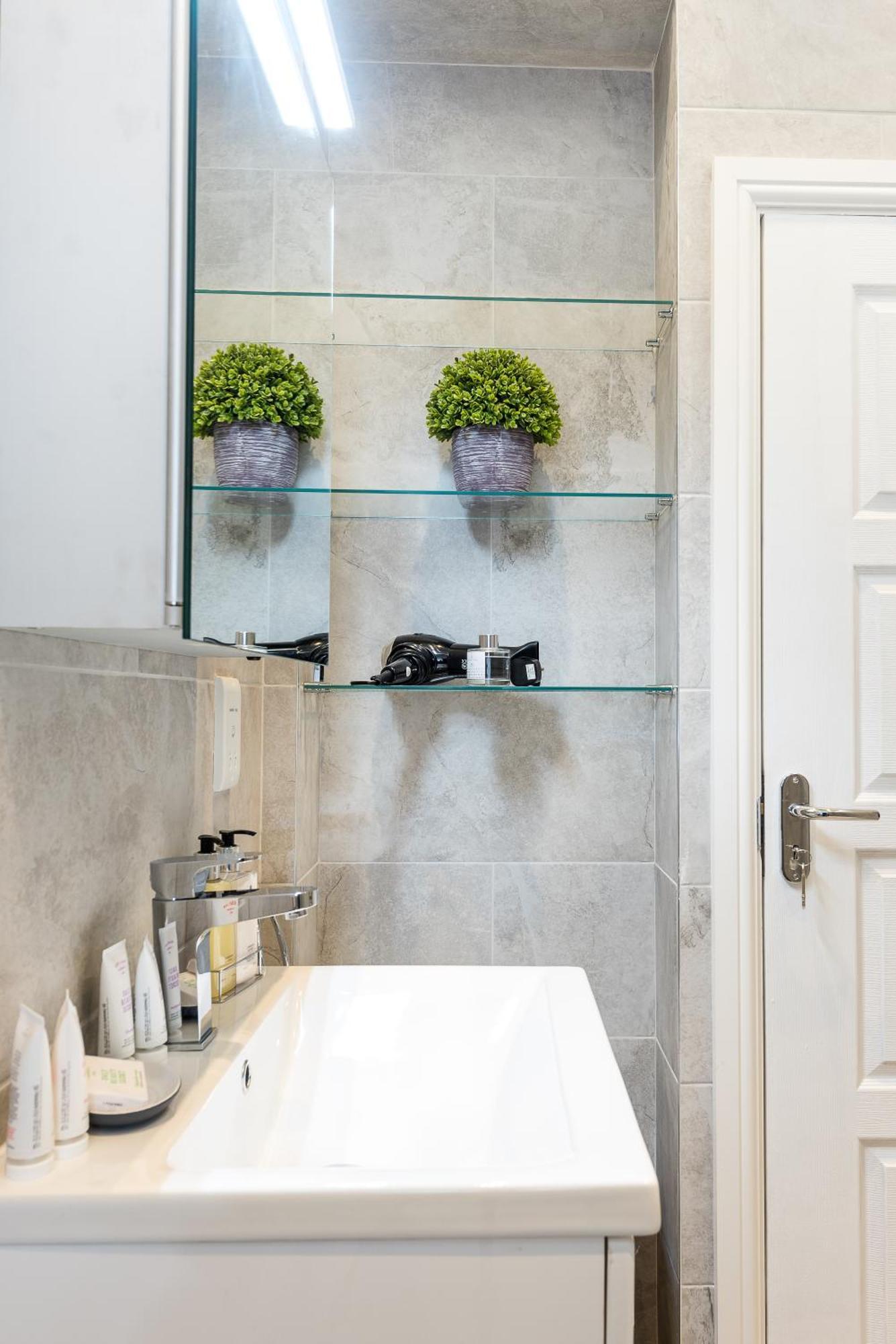 Casa Italia Near Kings Road In Chelsea With Wifi & Washing Machine Appartement Londen Buitenkant foto