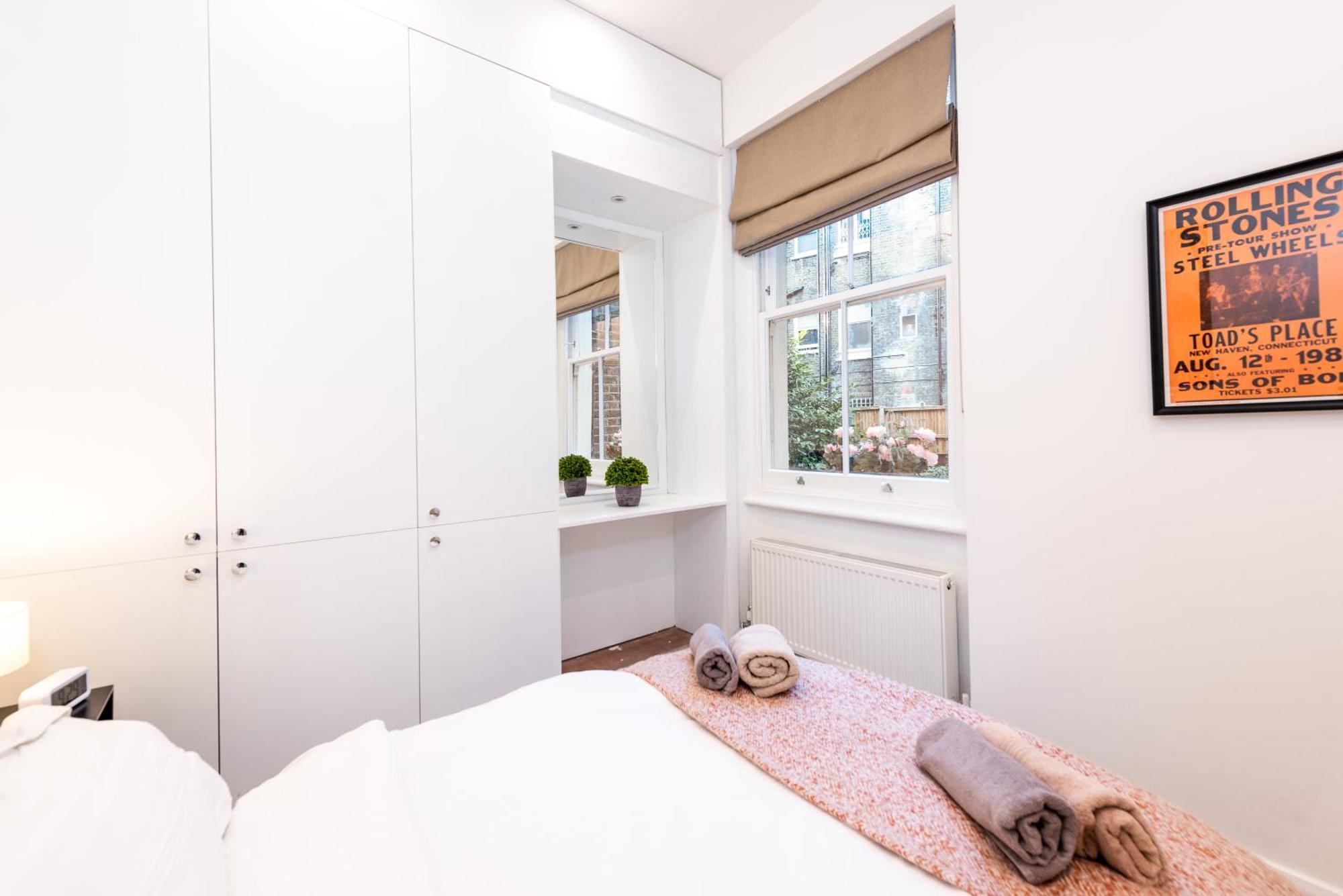 Casa Italia Near Kings Road In Chelsea With Wifi & Washing Machine Appartement Londen Buitenkant foto