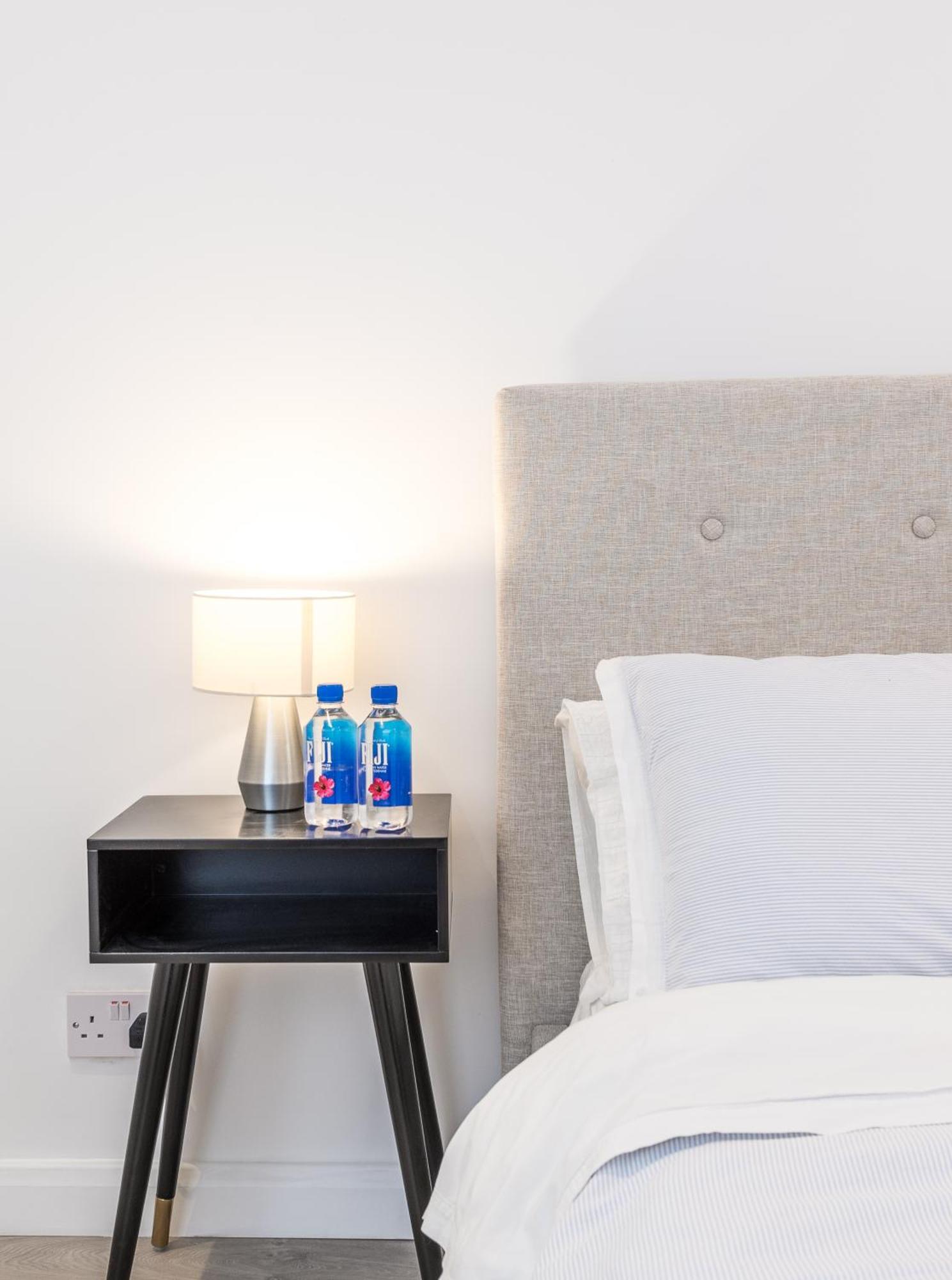 Casa Italia Near Kings Road In Chelsea With Wifi & Washing Machine Appartement Londen Buitenkant foto